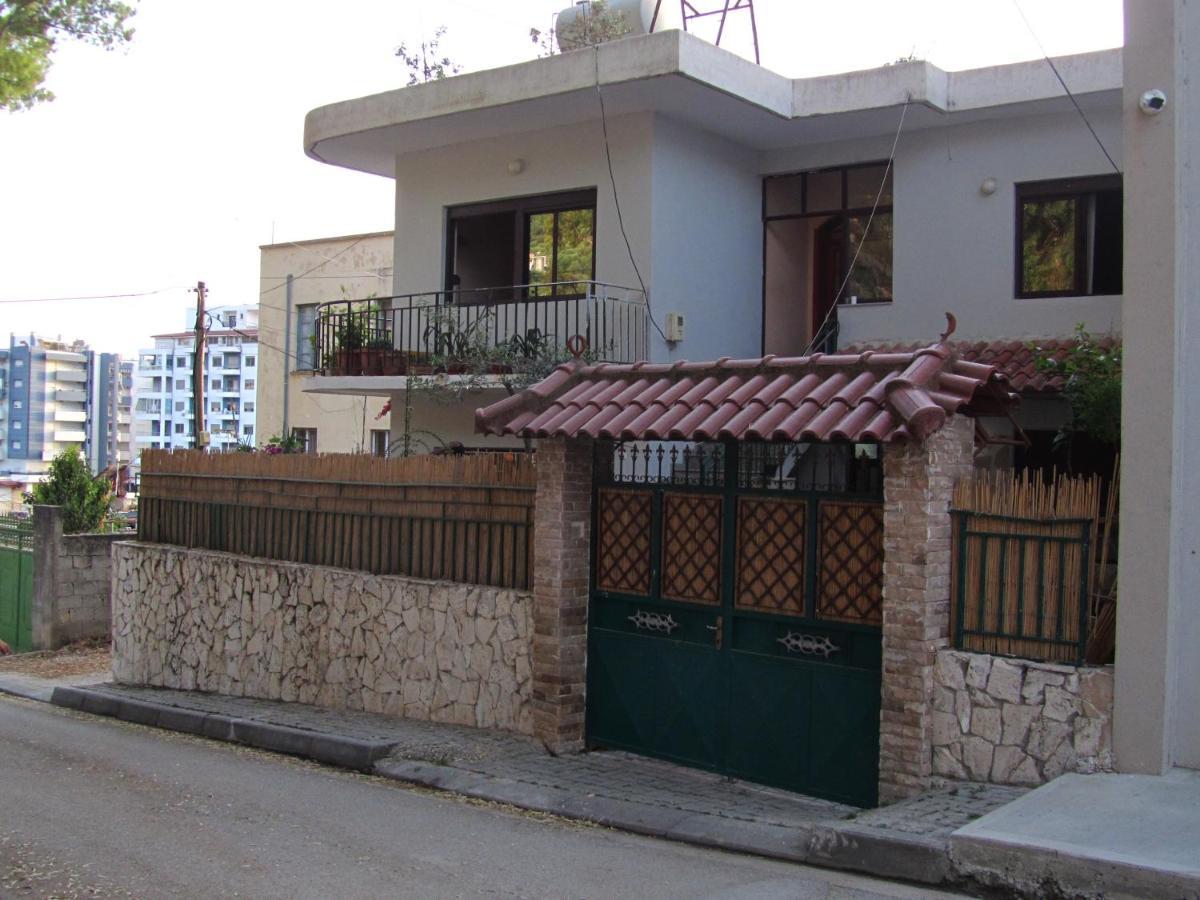 Private Apartment At Guest House Hektor & Aferdita Wlora Zewnętrze zdjęcie