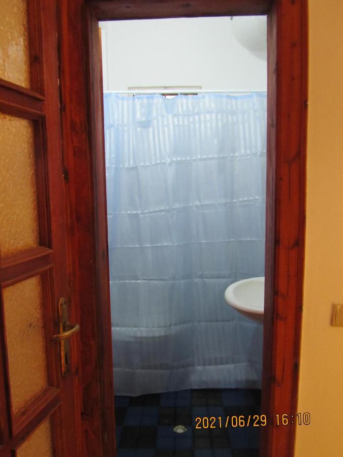 Private Apartment At Guest House Hektor & Aferdita Wlora Zewnętrze zdjęcie