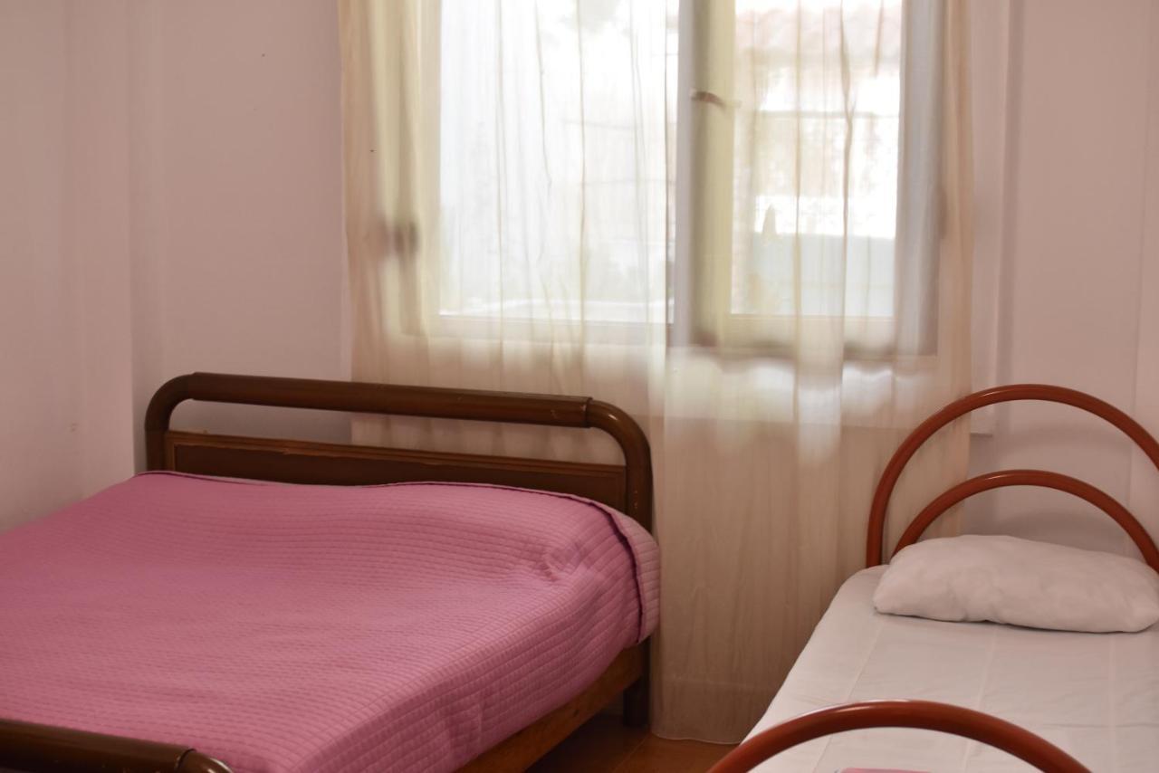 Private Apartment At Guest House Hektor & Aferdita Wlora Zewnętrze zdjęcie