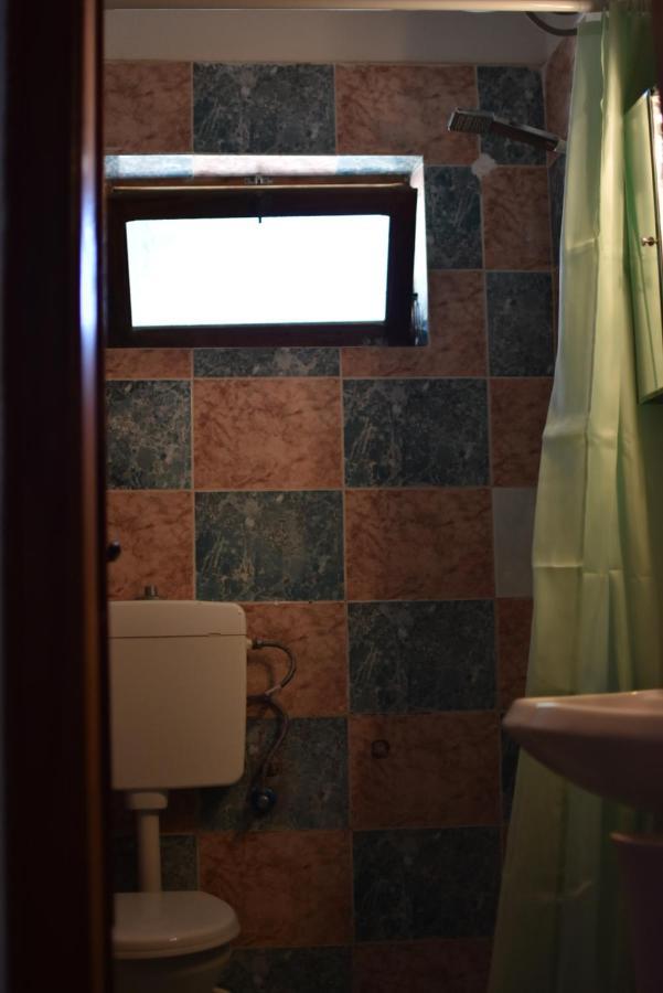 Private Apartment At Guest House Hektor & Aferdita Wlora Zewnętrze zdjęcie