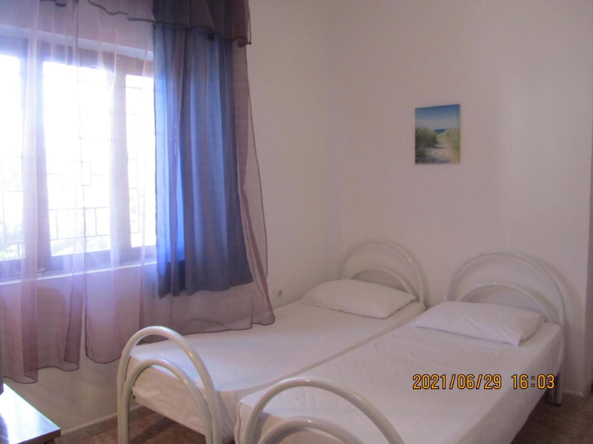 Private Apartment At Guest House Hektor & Aferdita Wlora Zewnętrze zdjęcie
